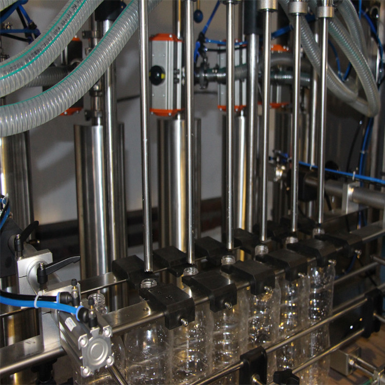 ココナッツ油充填機